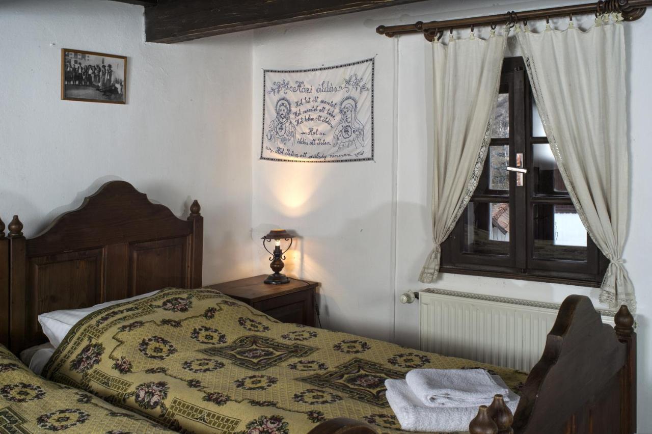 Hollokoeves Vendeghazak Hotel Room photo